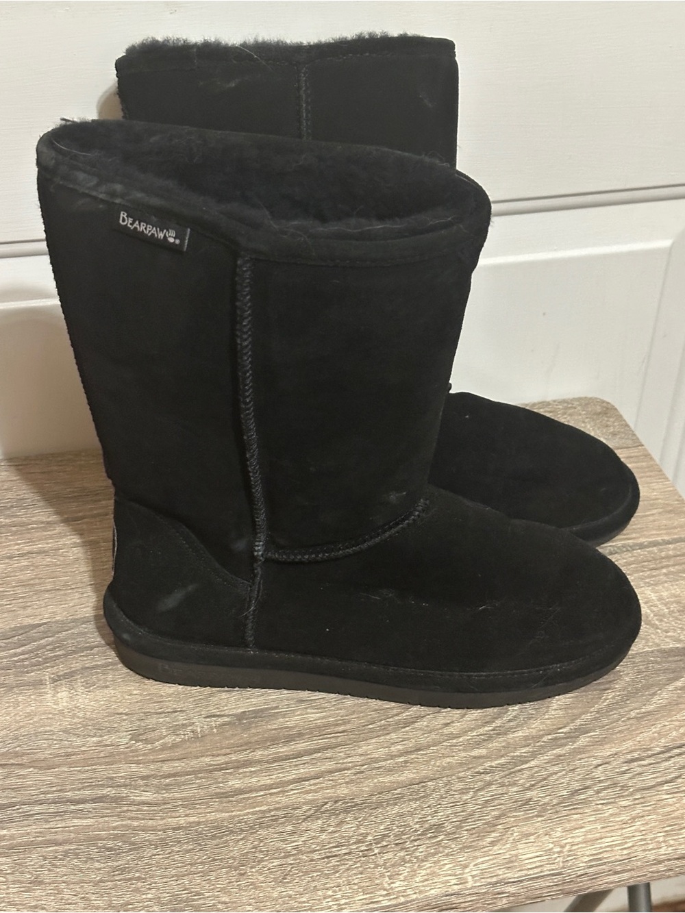 Bearpaw suede winter boots with sheepskin lining Women’s US10 Black Worn Once